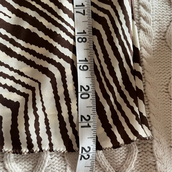 The Limited 100% Silk Animal Print Brown and White Blouse Women’s size Small - Picture 12 of 13